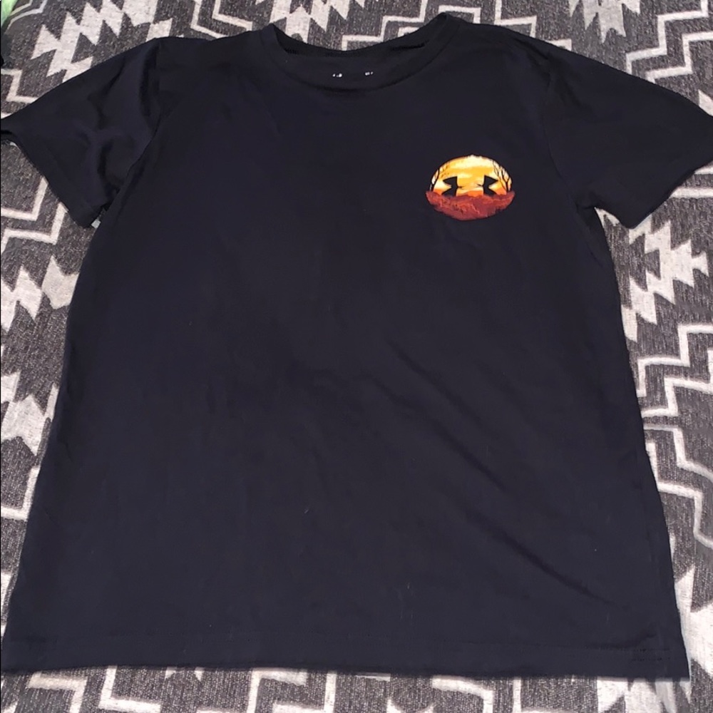 Boys UA Youth Large Shirt